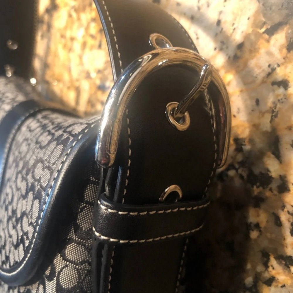 Authentic Coach Handbag! - Picture 3 of 6